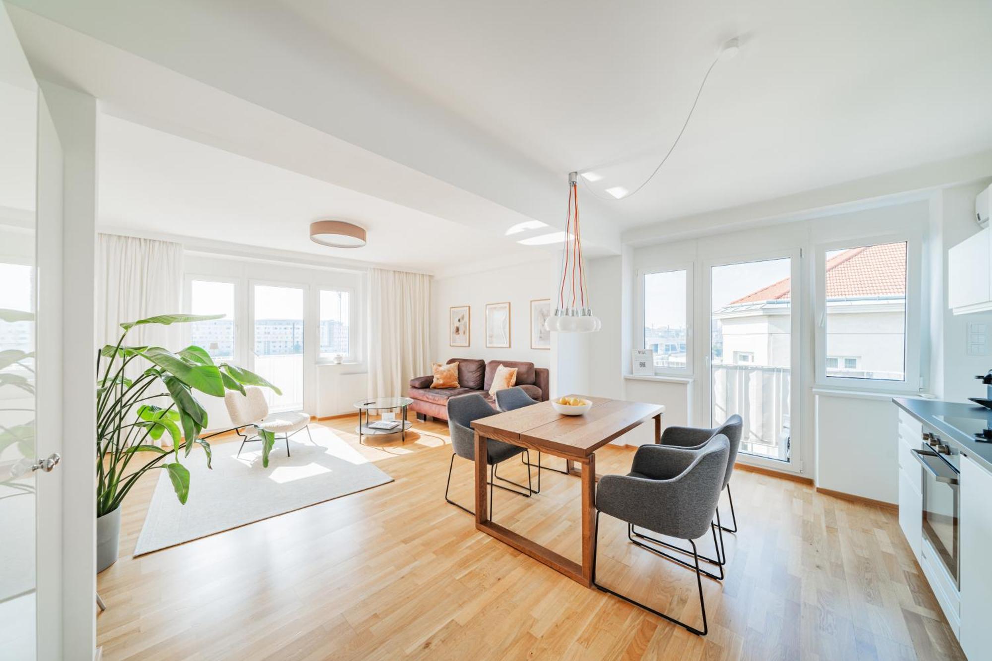 Central 60M2 Suite 10 Min Walk From Main Station Wina Bagian luar foto