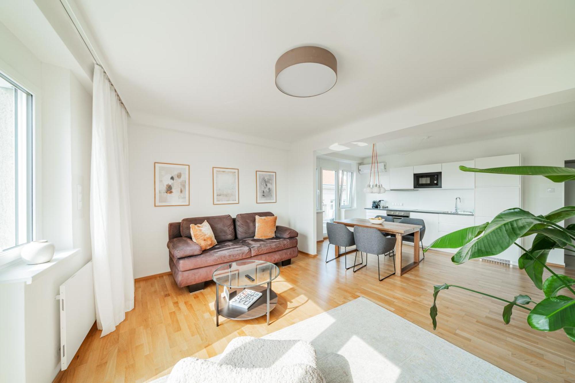 Central 60M2 Suite 10 Min Walk From Main Station Wina Bagian luar foto